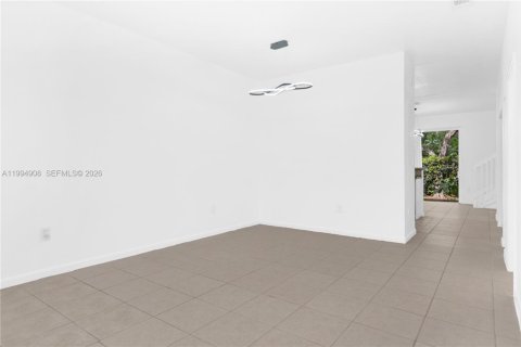 Townhouse in Miami Gardens, Florida 3 bedrooms, 131.83 sq.m. № 2058802 - photo 5