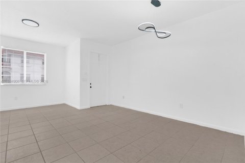Townhouse in Miami Gardens, Florida 3 bedrooms, 131.83 sq.m. № 2058802 - photo 7