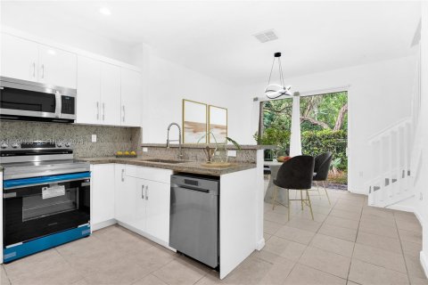 Townhouse in Miami Gardens, Florida 3 bedrooms, 131.83 sq.m. № 2058802 - photo 13