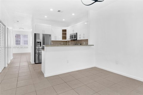 Townhouse in Miami Gardens, Florida 3 bedrooms, 131.83 sq.m. № 2058802 - photo 15