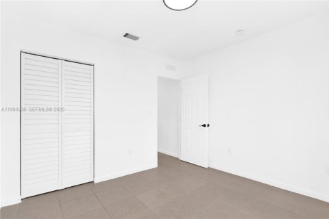Townhouse in Miami Gardens, Florida 3 bedrooms, 131.83 sq.m. № 2058802 - photo 21