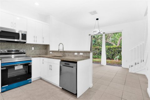 Townhouse in Miami Gardens, Florida 3 bedrooms, 131.83 sq.m. № 2058802 - photo 12