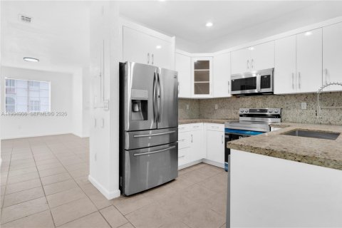 Townhouse in Miami Gardens, Florida 3 bedrooms, 131.83 sq.m. № 2058802 - photo 14