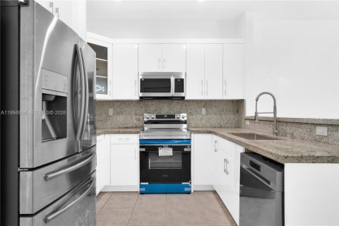 Townhouse in Miami Gardens, Florida 3 bedrooms, 131.83 sq.m. № 2058802 - photo 11