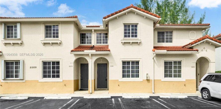 Townhouse in Miami Gardens, Florida 3 bedrooms, 131.83 sq.m. № 2058802