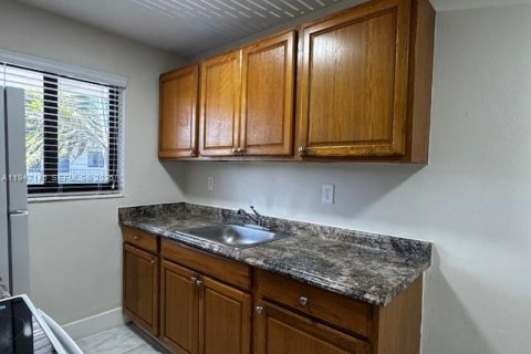 Снять в аренду квартиру в Хайалиа, Флорида 1 спальня, 60.39м2, № 2003487 - фото 3