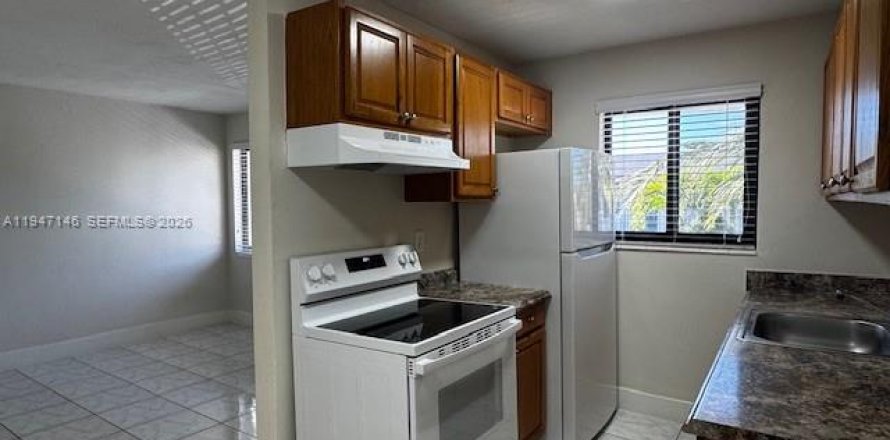 Квартира в Хайалиа, Флорида 1 спальня, 60.39м2 № 2003487