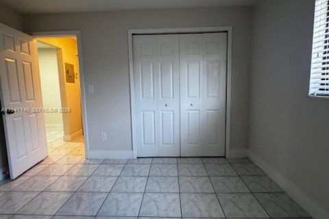 Снять в аренду квартиру в Хайалиа, Флорида 1 спальня, 60.39м2, № 2003487 - фото 4