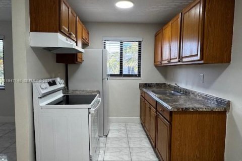 Снять в аренду квартиру в Хайалиа, Флорида 1 спальня, 60.39м2, № 2003487 - фото 2