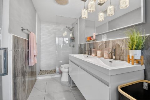 Condominio en venta en Hollywood, Florida, 1 dormitorio, 87.7 m2 № 2009600 - foto 9