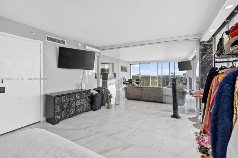 Condominio en venta en Hollywood, Florida, 1 dormitorio, 87.7 m2 № 2009600 - foto 19