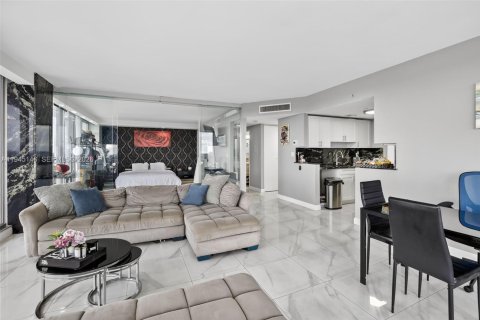 Condominio en venta en Hollywood, Florida, 1 dormitorio, 87.7 m2 № 2009600 - foto 11