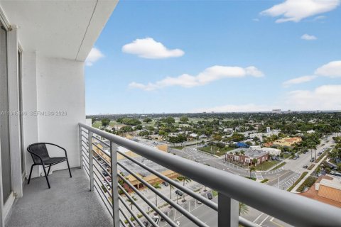 Condominio en venta en Hollywood, Florida, 1 dormitorio, 87.7 m2 № 2009600 - foto 23