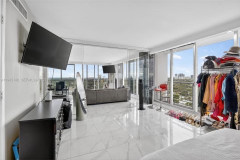 Condominio en venta en Hollywood, Florida, 1 dormitorio, 87.7 m2 № 2009600 - foto 18