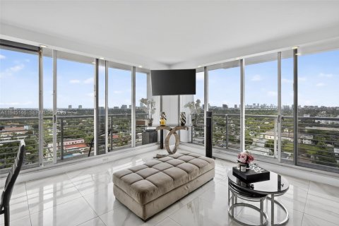 Condominio en Hollywood, Florida, 1 dormitorio  № 2009600