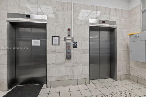 Condominio en venta en Hollywood, Florida, 1 dormitorio, 87.7 m2 № 2009600 - foto 28