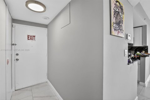 Condominio en venta en Hollywood, Florida, 1 dormitorio, 87.7 m2 № 2009600 - foto 16