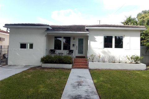 Villa ou maison à louer à Miami, Floride: 3 chambres, 154.22 m2 № 1946472 - photo 1
