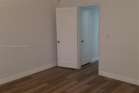 Villa ou maison à louer à Miami, Floride: 3 chambres, 154.22 m2 № 1946472 - photo 3