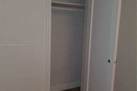 Villa ou maison à louer à Miami, Floride: 3 chambres, 154.22 m2 № 1946472 - photo 11
