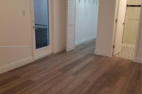 Villa ou maison à louer à Miami, Floride: 3 chambres, 154.22 m2 № 1946472 - photo 6