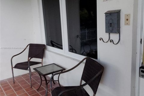 Villa ou maison à louer à Miami, Floride: 3 chambres, 154.22 m2 № 1946472 - photo 2