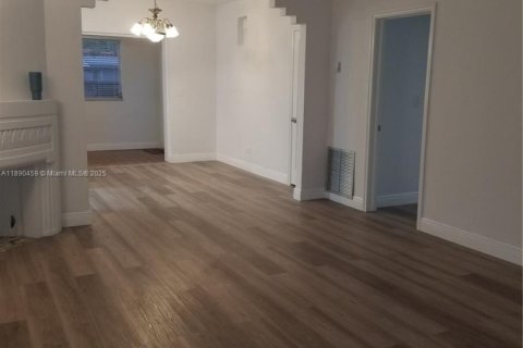 Villa ou maison à louer à Miami, Floride: 3 chambres, 154.22 m2 № 1946472 - photo 4