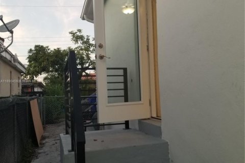 Villa ou maison à louer à Miami, Floride: 3 chambres, 154.22 m2 № 1946472 - photo 8
