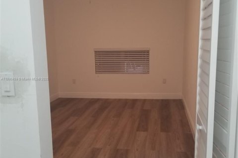 Villa ou maison à louer à Miami, Floride: 3 chambres, 154.22 m2 № 1946472 - photo 5
