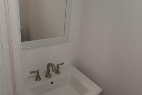 Villa ou maison à louer à Miami, Floride: 3 chambres, 154.22 m2 № 1946472 - photo 15
