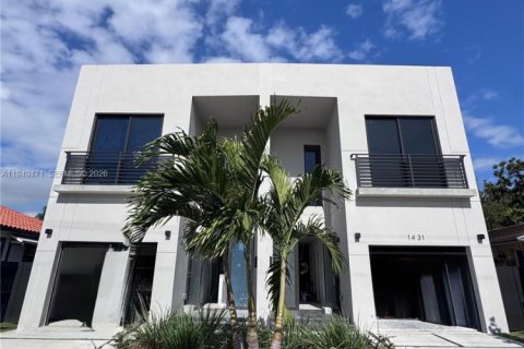Touwnhouse à vendre à Miami, Floride: 3 chambres, 207.82 m2 № 2004975 - photo 1