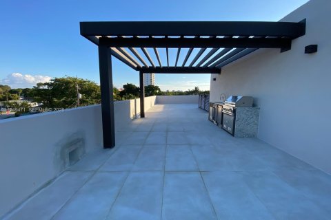 Touwnhouse à vendre à Miami, Floride: 3 chambres, 207.82 m2 № 2004975 - photo 9