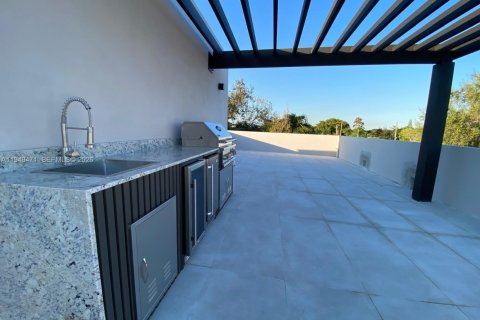 Touwnhouse à vendre à Miami, Floride: 3 chambres, 207.82 m2 № 2004975 - photo 13