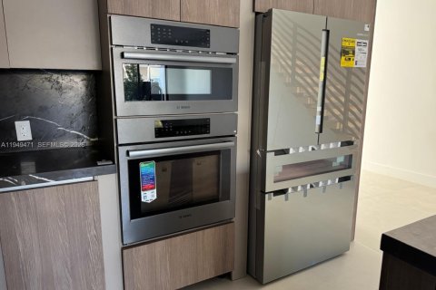 Touwnhouse à vendre à Miami, Floride: 3 chambres, 207.82 m2 № 2004975 - photo 5