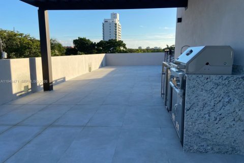 Touwnhouse à vendre à Miami, Floride: 3 chambres, 207.82 m2 № 2004975 - photo 12