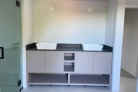 Touwnhouse à vendre à Miami, Floride: 3 chambres, 207.82 m2 № 2004975 - photo 19