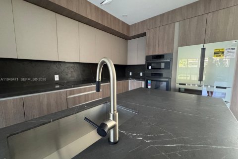 Touwnhouse à vendre à Miami, Floride: 3 chambres, 207.82 m2 № 2004975 - photo 7