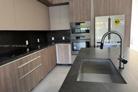 Touwnhouse à vendre à Miami, Floride: 3 chambres, 207.82 m2 № 2004975 - photo 3