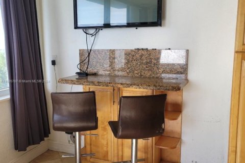 Купить кондоминиум в Санни-Айлс-Бич, Флорида 33.44м2, № 2021120 - фото 5