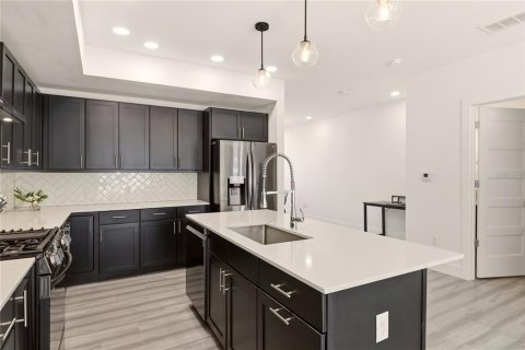 Townhouse in Gainesville, Florida 3 bedrooms, 152.36 sq.m. № 2222621 - photo 13