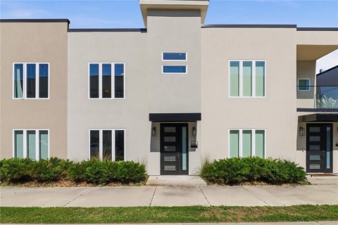 Townhouse in Gainesville, Florida 3 bedrooms, 152.36 sq.m. № 2222621 - photo 2