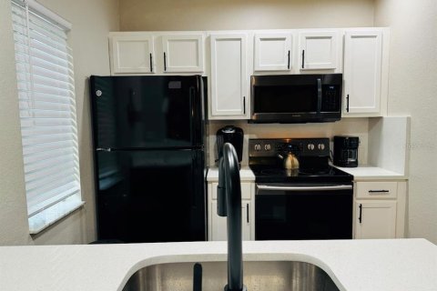 Condo in Kissimmee, Florida, 4 bedrooms № 2224869 - photo 10