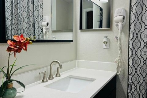 Condo in Kissimmee, Florida, 4 bedrooms № 2224869 - photo 15