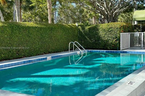 Condo in Naples, Florida, 2 bedrooms  № 1878797 - photo 8