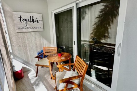 Condo in Naples, Florida, 2 bedrooms  № 1878797 - photo 26