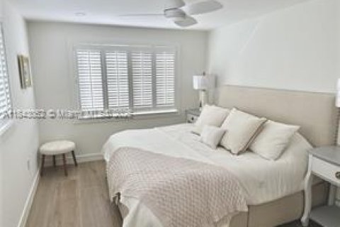Condo in Naples, Florida, 2 bedrooms  № 1878797 - photo 18