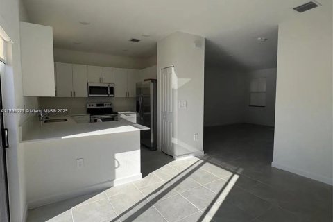 Condo in Homestead, Florida, 3 bedrooms № 1712028 - photo 5