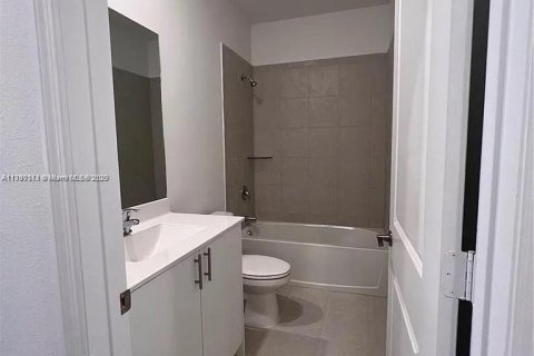 Condo in Homestead, Florida, 3 bedrooms № 1712028 - photo 15