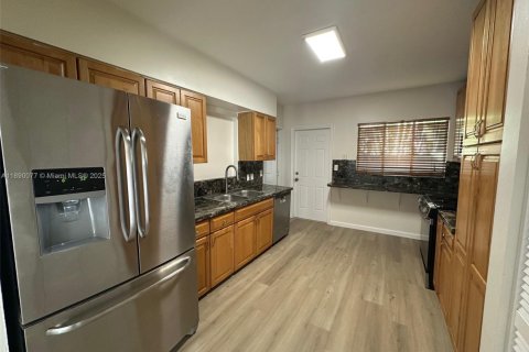 Villa ou maison à louer à Fort Lauderdale, Floride: 4 chambres, 134.71 m2 № 1939289 - photo 5
