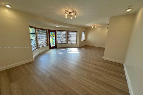 Villa ou maison à louer à Fort Lauderdale, Floride: 4 chambres, 134.71 m2 № 1939289 - photo 23